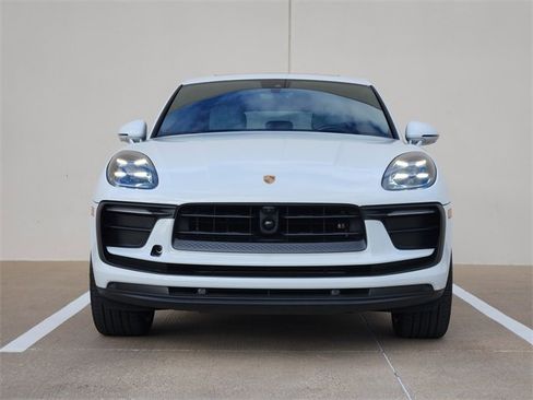 Used 2024 Porsche Macan w/ Premium Plus Package image 2
