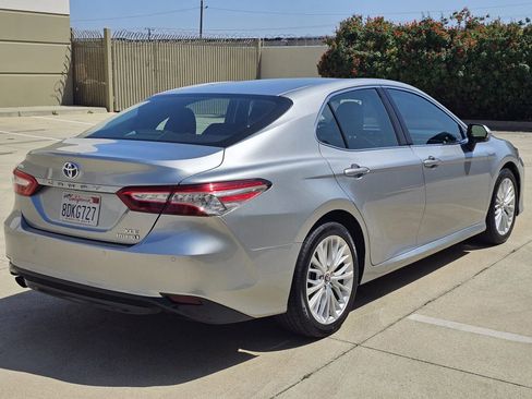 Used 2018 Toyota Camry XLE FWD image 4