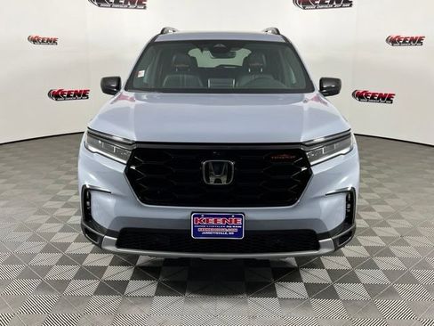 Used 2025 Honda Pilot TrailSport image 4