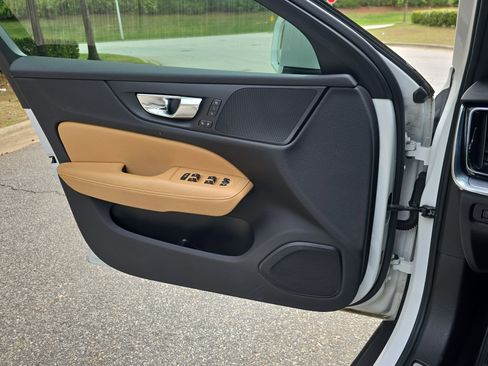 Used 2020 Volvo V60 T5 Cross Country w/ Protection Package Premier image 26