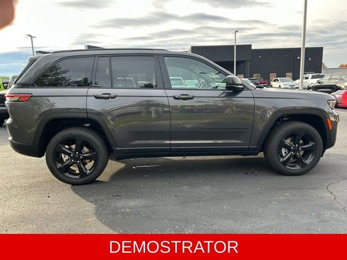 New 2025 Jeep Grand Cherokee Altitude image 8