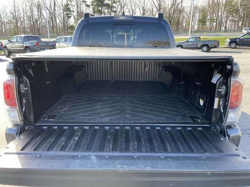 Used 2022 Toyota Tacoma TRD Sport w/ Technology Package image 14