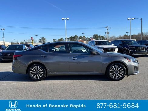 Used 2024 Nissan Altima 2.5 SV image 6