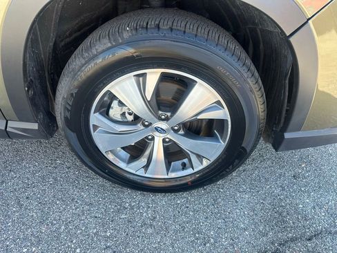 Used 2025 Subaru Ascent Premium image 4