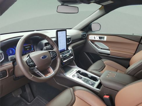 Used 2023 Ford Explorer King Ranch w/ Premium Technology Package AWD/4WD image 16