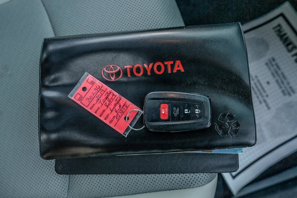 Used 2019 Toyota RAV4 Limited AWD/4WD image 25