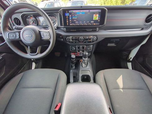 Used 2024 Jeep Wrangler Rubicon image 19