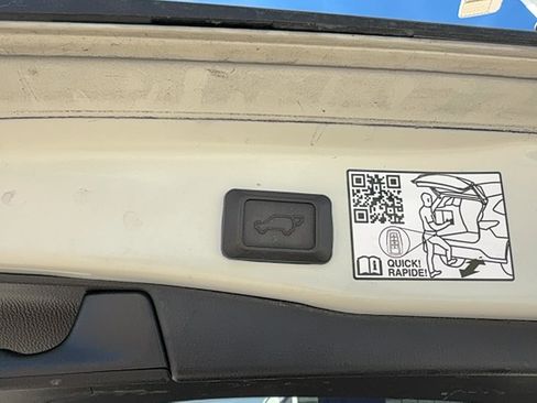 Used 2022 Toyota RAV4 Limited image 25