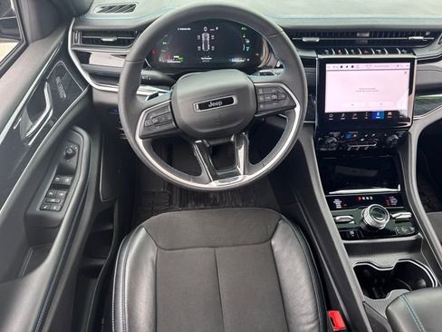 Used 2024 Jeep Grand Cherokee Trailhawk image 19