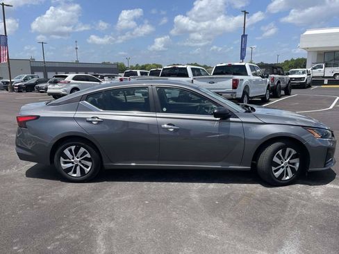 Used 2025 Nissan Altima 2.5 S FWD image 2