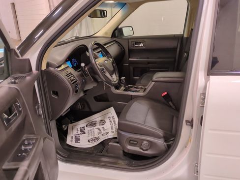 Used 2019 Ford Flex SE image 16