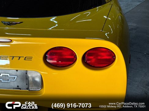 Used 2000 Chevrolet Corvette Coupe w/ Roof Pkg RWD image 17