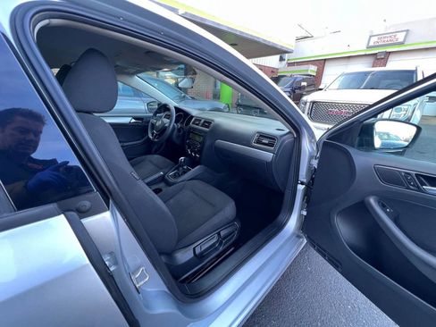 Used 2015 Volkswagen Jetta SE image 18