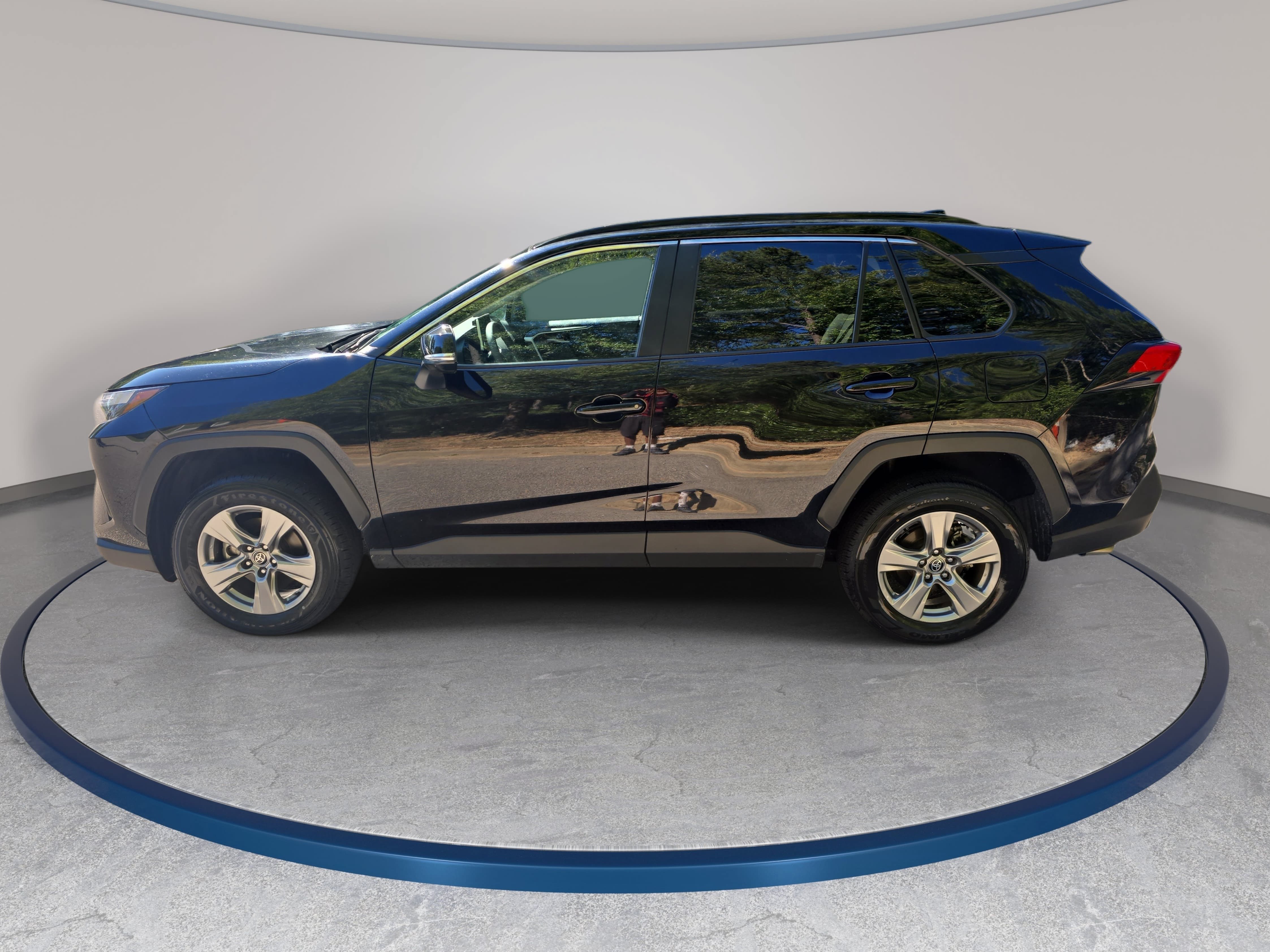 Used 2025 Toyota RAV4 XLE FWD image 8