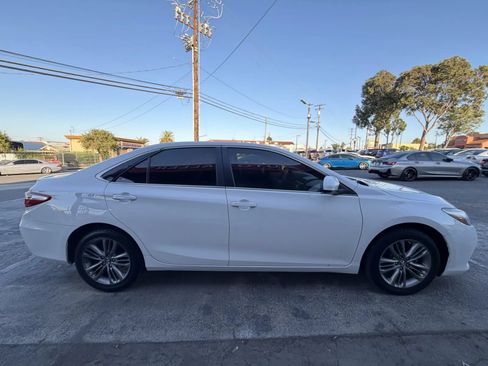 Used 2017 Toyota Camry SE FWD image 4
