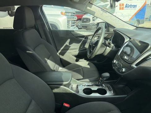 Used 2025 Chevrolet Malibu RS FWD image 6