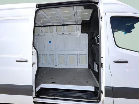 Used 2023 Mercedes-Benz Sprinter 2500 image 10