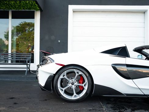 Used 2020 McLaren 600LT Spider RWD image 11