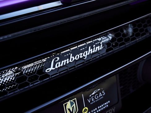 Used 2024 Lamborghini Huracan EVO image 12