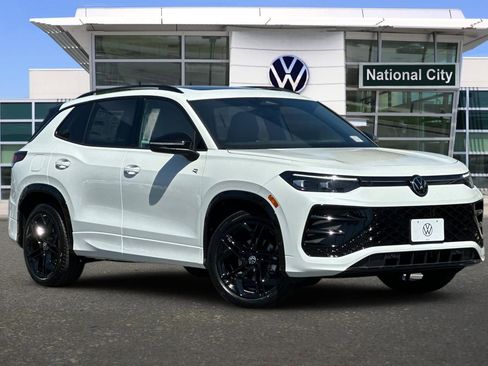 New 2026 Volkswagen Tiguan SE R-Line FWD image 2