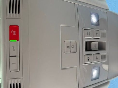 Certified 2025 Volkswagen Taos SEL image 28