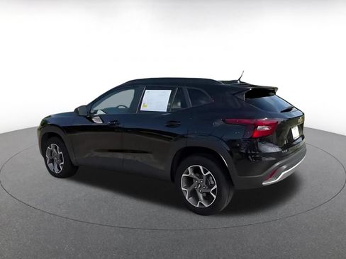 Used 2025 Chevrolet Trax LT w/ LT Convenience Package FWD image 10