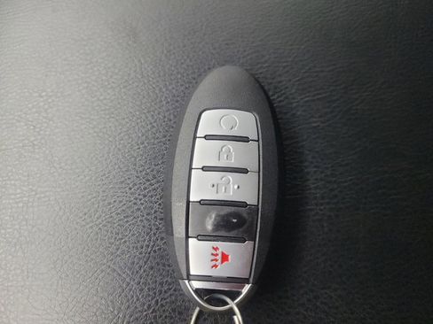 Used 2020 Nissan Pathfinder SV image 32