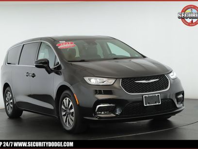Used 2022 Chrysler Pacifica Touring-L