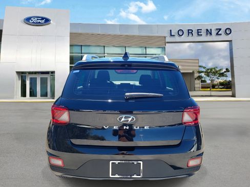 Used 2022 Hyundai Venue SEL image 6