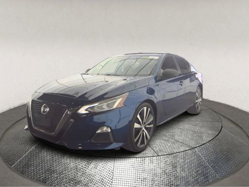 Used 2021 Nissan Altima 2.5 SR w/ SR Premium Package FWD image 3