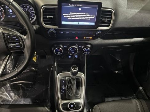 Used 2021 Hyundai Venue SEL FWD image 16