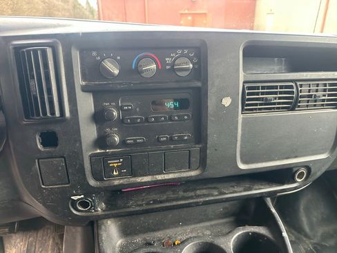 Used 2006 Chevrolet Express 3500 image 12