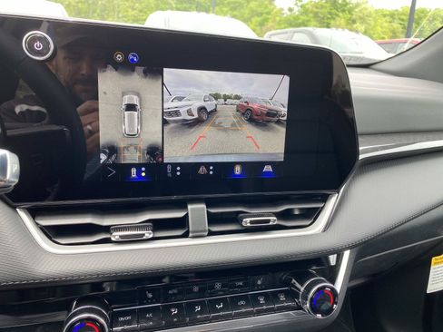 New 2026 Chevrolet Equinox LT w/ Convenience Package II AWD/4WD image 10