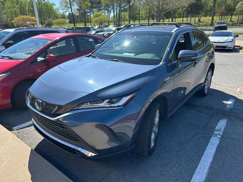 Used 2021 Toyota Venza Limited AWD/4WD image 2