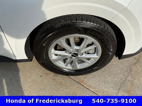 Used 2024 Kia Carnival LX FWD image 13