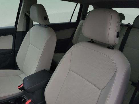 Used 2020 Volkswagen Tiguan SE w/ Panoramic Sunroof Package FWD image 17