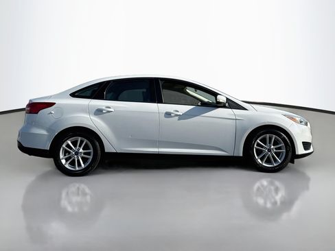 Used 2015 Ford Focus SE w/ SE Cold Weather Package FWD image 8