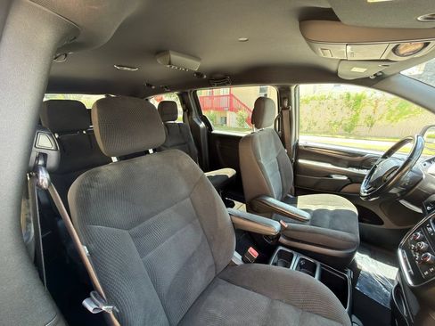 Used 2019 Dodge Grand Caravan SE FWD image 25