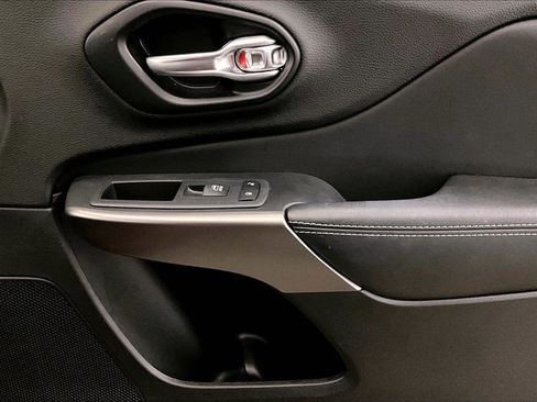 Used 2021 Jeep Cherokee Latitude Lux w/ Sun & Sound Group image 23