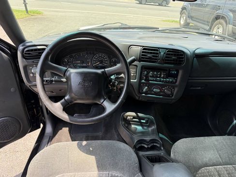 Used 2002 Chevrolet S10 Pickup LS w/ LS Preferred Equipment Group RWD image 14