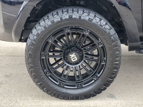 Used 2015 Toyota 4Runner SR5 Premium image 10