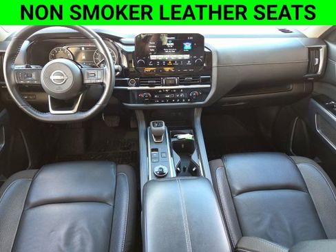 Used 2023 Nissan Pathfinder SL AWD/4WD image 2