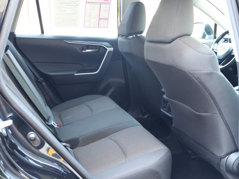 Used 2025 Toyota RAV4 XLE FWD image 18