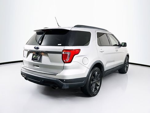 Used 2019 Ford Explorer XLT w/ Equipment Group 202A FWD image 9