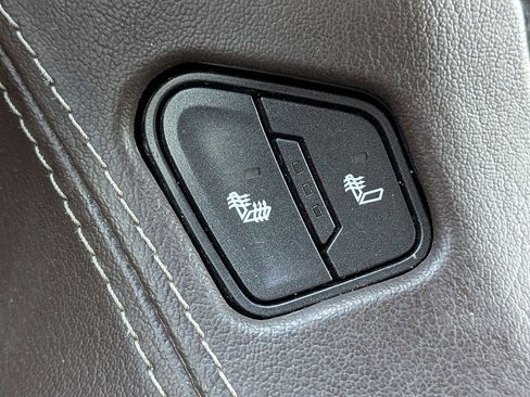 Used 2017 Chevrolet Suburban LT AWD/4WD image 26