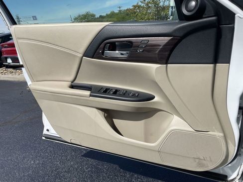 Used 2017 Honda Accord EX-L image 18