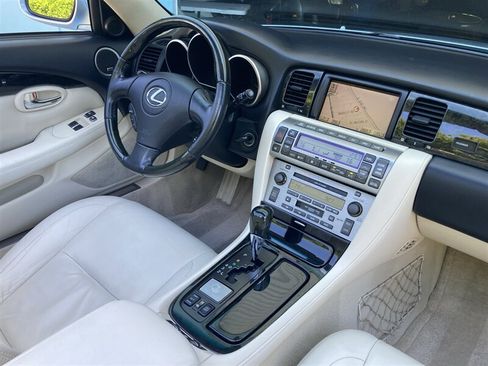 Used 2004 Lexus SC 430 Convertible RWD image 2