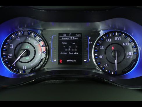 Used 2016 Chrysler 200 S FWD image 17