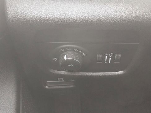 Used 2022 Jeep Grand Cherokee Limited image 18