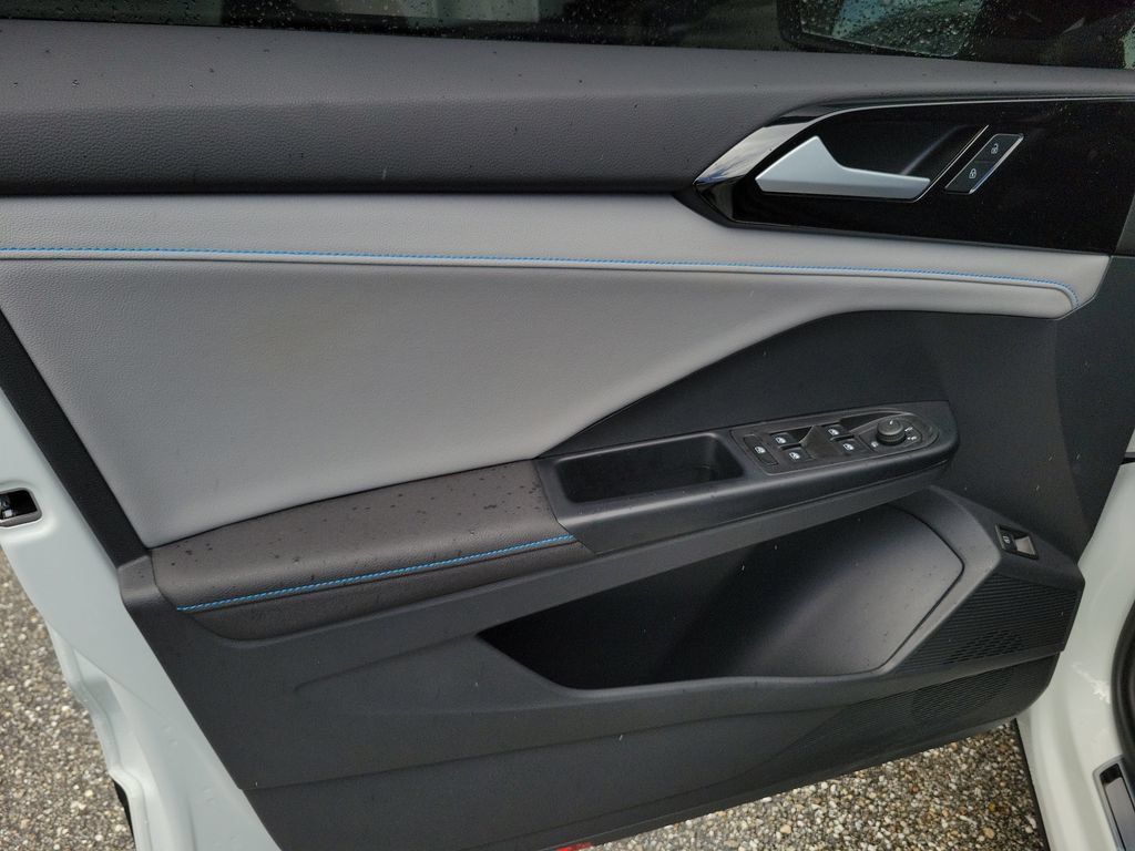 Used 2024 Volkswagen Taos SE FWD image 19